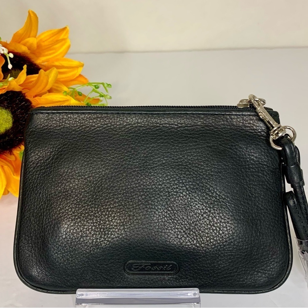 Fossil Black Leather NWOT Wristlet/Wallet ! - Picture 2 of 6